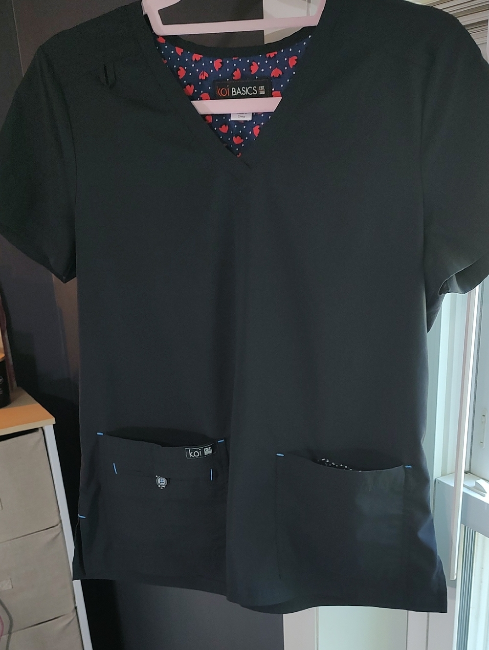 Women's Straight Leg Scrub Top in Black